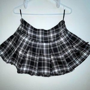 HOT TOPIC Plaid Mini Skirt (black) Medium